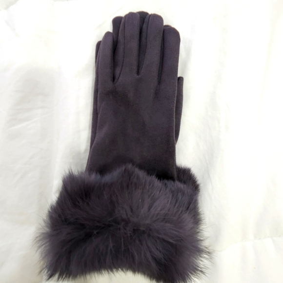 Gloves - Picture 1 of 12